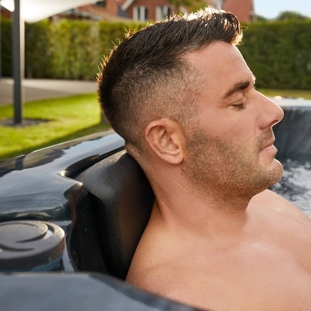 OUTDOOR WHIRLPOOL BLACK MARBLE - Ausstattung: Mit Treppe, Farbe: Schwarz