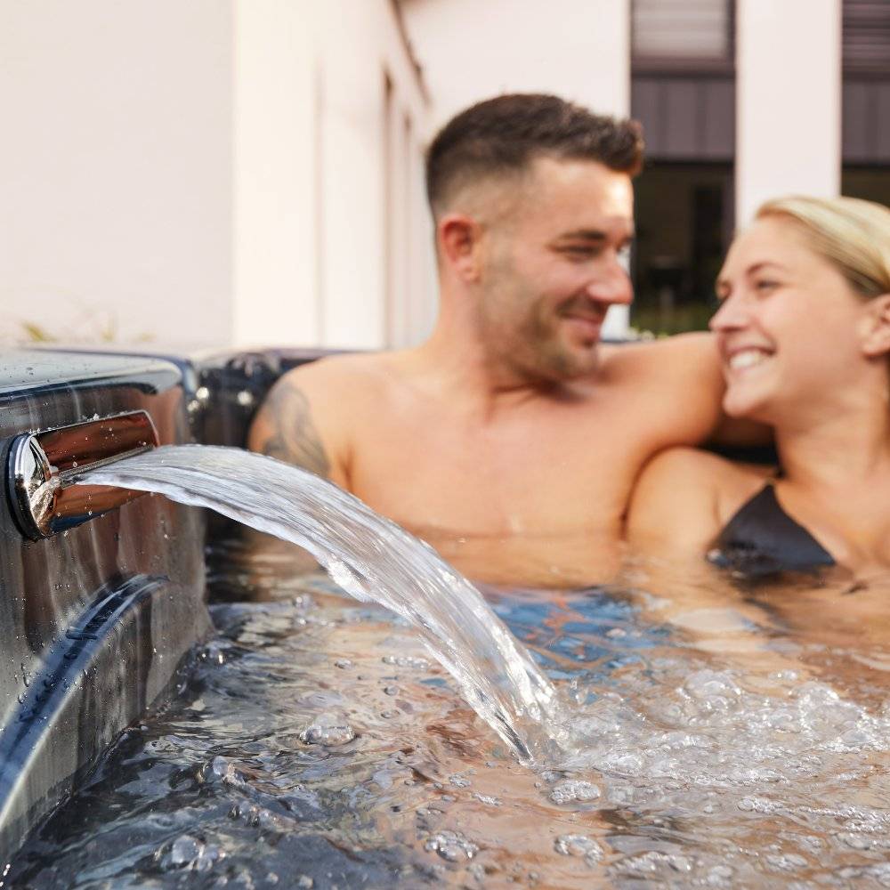 OUTDOOR WHIRLPOOL BLACK MARBLE - Ausstattung: Mit Treppe, Farbe: Schwarz