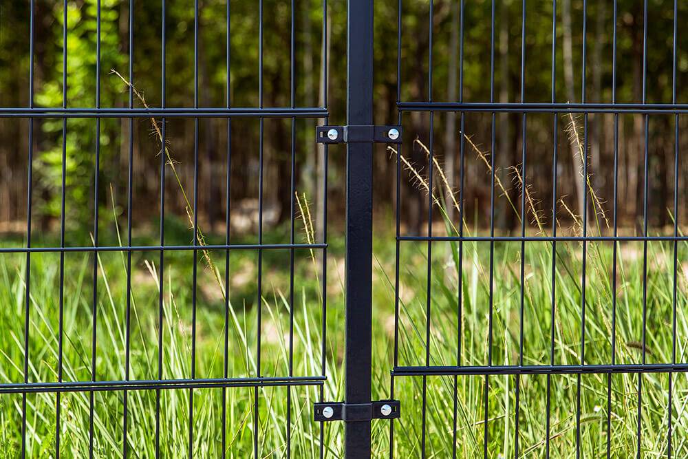 DOPPELSTABMATTENZAUN MORATA - Farbe / Höhe / Länge: Farbe: Moosgrün / Höhe: 200 cm / Länge: 36 m, Anzahl Eckpfosten: 3x Eckpfosten