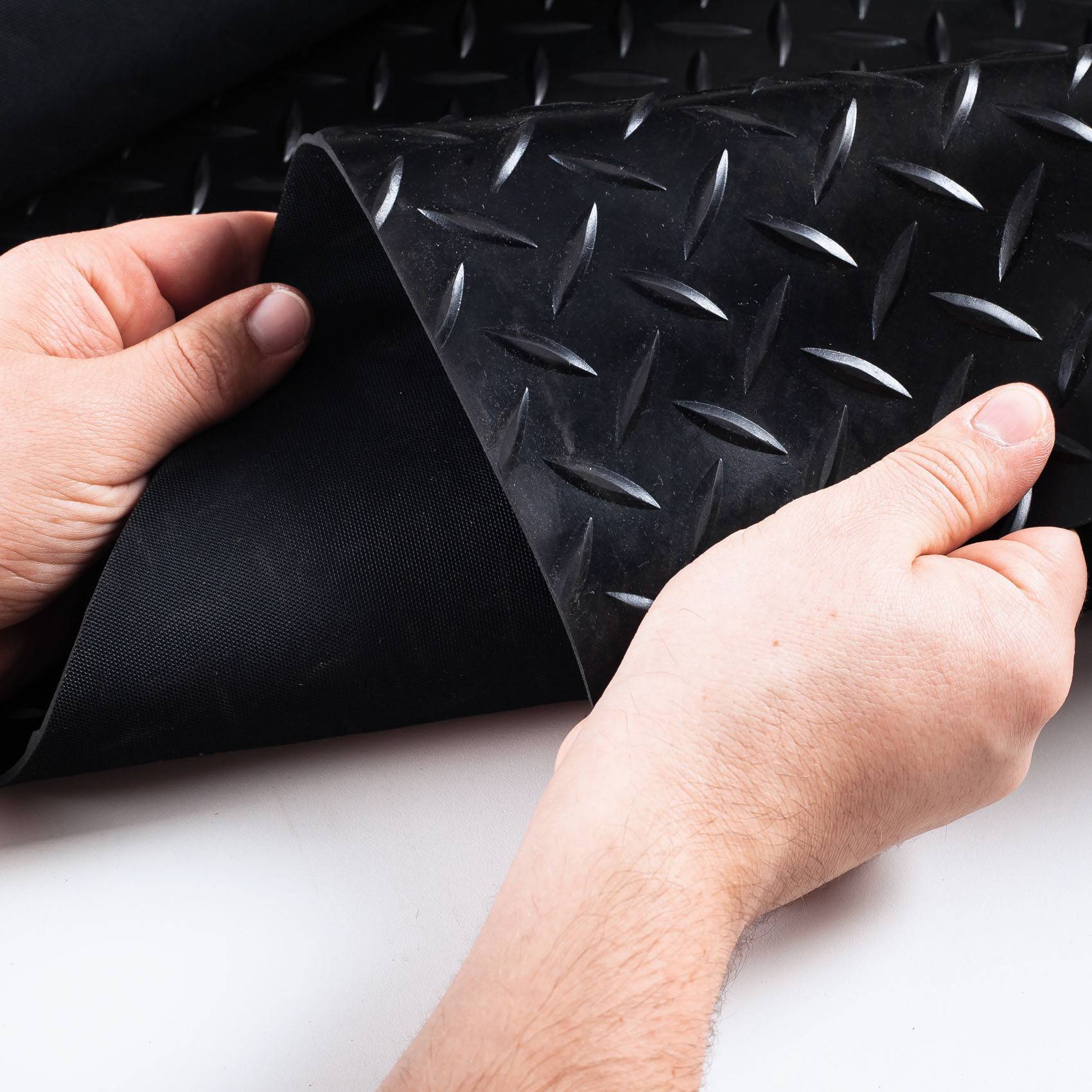 Gummi Antirutsch Bodenmatte SBR Schutzmatte Bodenbelag Tränen Riffelblech Optik Schwarz 3mm Stark 100 cm Breite 80 cm Länge