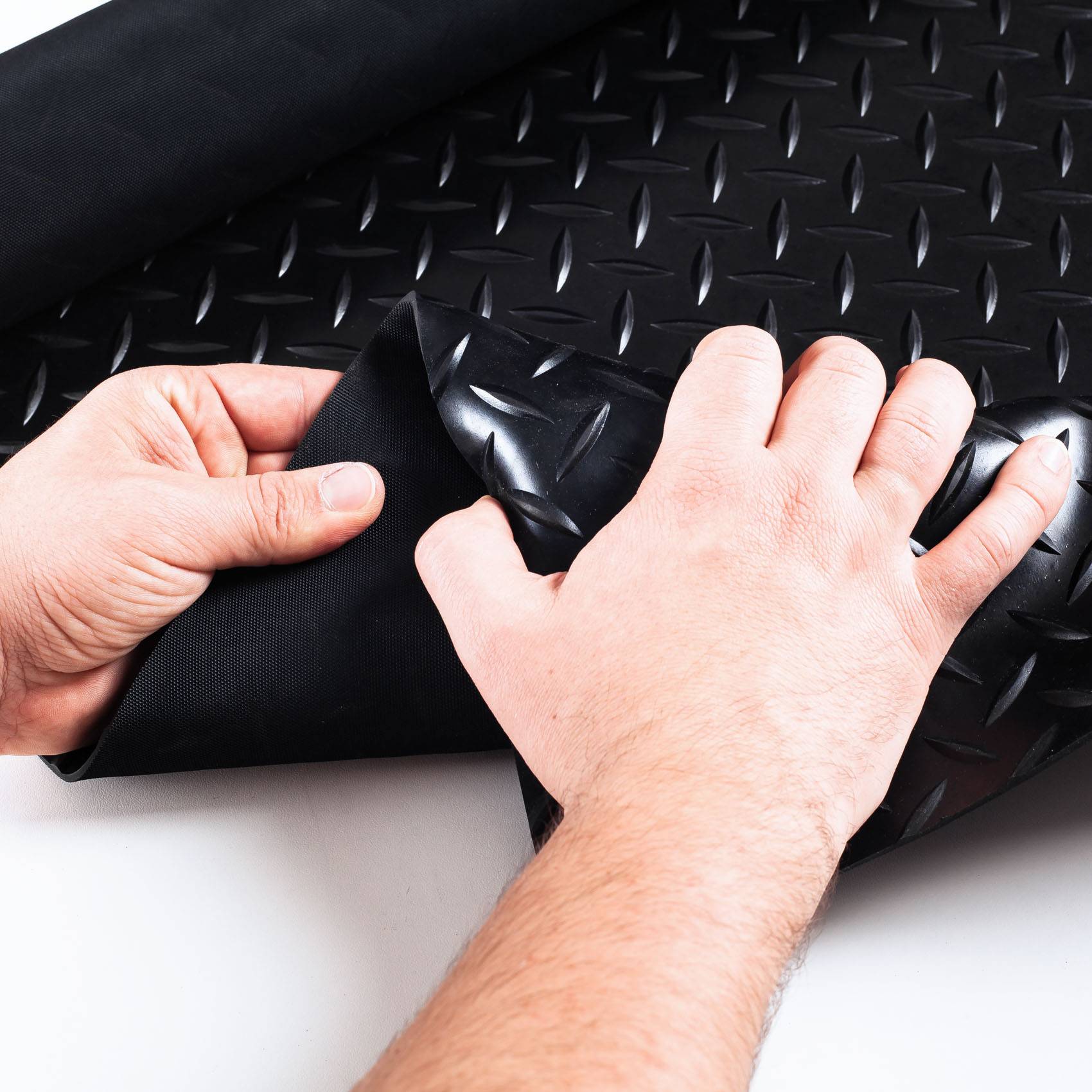 Gummi Antirutsch Bodenmatte SBR Schutzmatte Bodenbelag Tränen Riffelblech Optik Schwarz 3mm Stark 100 cm Breite 170 cm Länge