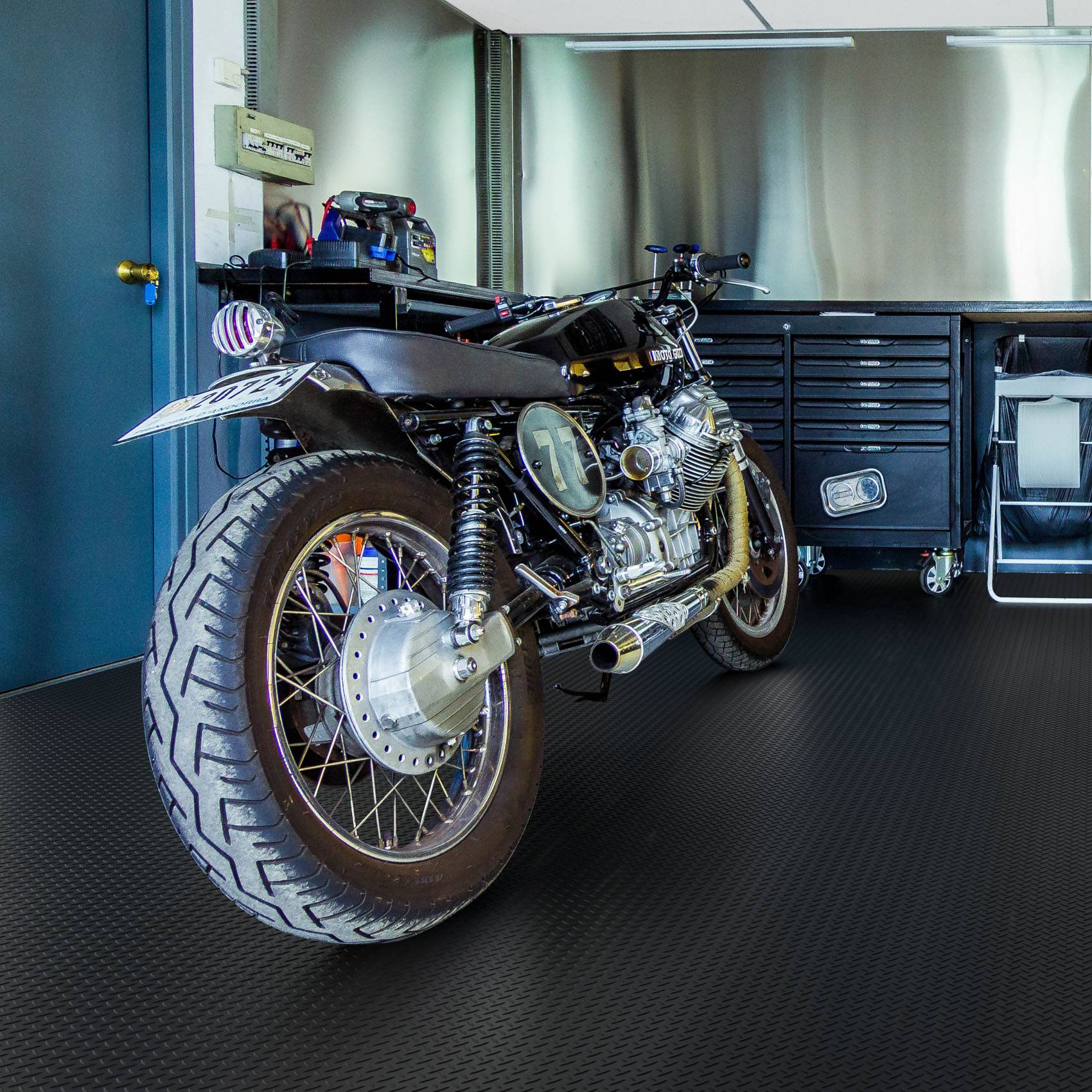 Gummi Antirutsch Bodenmatte SBR Schutzmatte Bodenbelag Tränen Riffelblech Optik Schwarz 3mm Stark 100 cm Breite 290 cm Länge