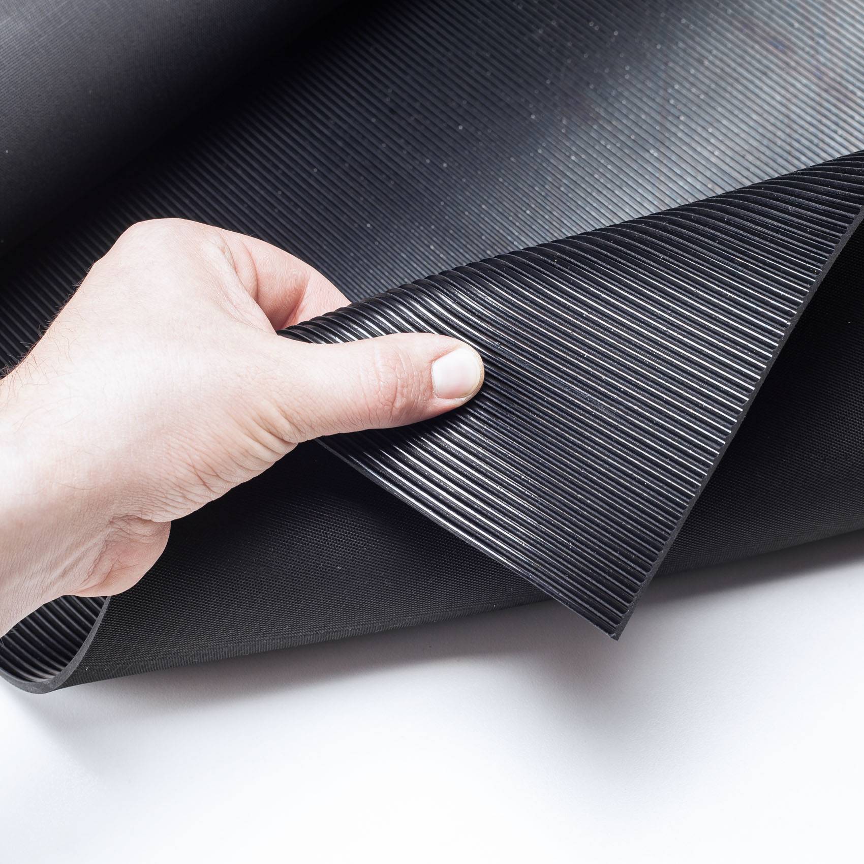 Gummi Antirutsch Bodenmatte SBR Schutzmatte Bodenbelag Fein Riefen -Rillen -Rippen Schwarz 3mm Stark 100 cm Breite 250 cm Länge