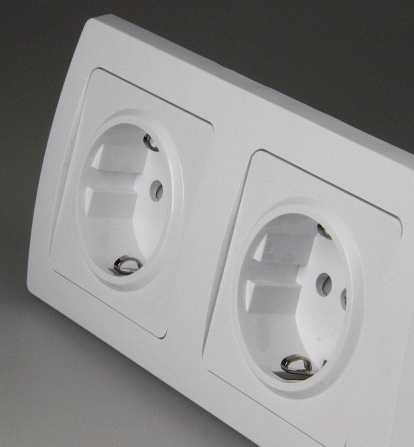 ChiliTec DELPHI Starter-Kit, 8-teilig, weiß 6x Steckdose, 2x Schalter, inkl. Rahmen