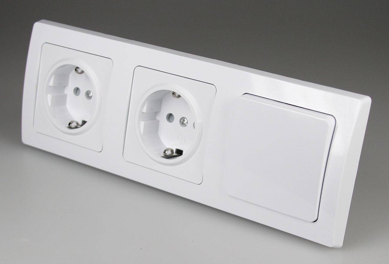 ChiliTec DELPHI Starter-Kit, 8-teilig, weiß 6x Steckdose, 2x Schalter, inkl. Rahmen