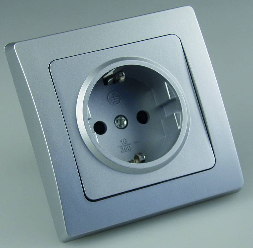 ChiliTec DELPHI Schutzkontakt-Steckdose, silber 250V AC / 16A, inkl. Rahmen, Klemmanschluss