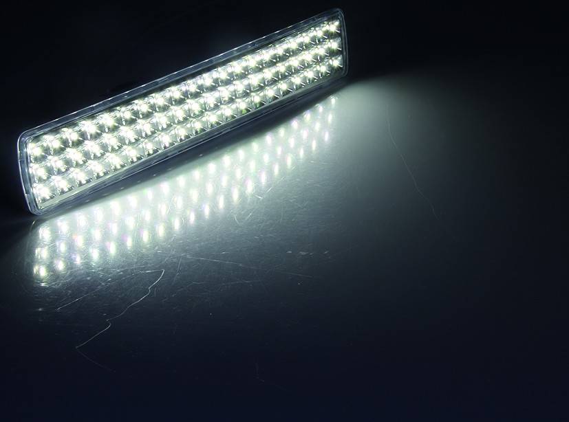 ChiliTec 21506 LED Notleuchte "CTNL-60 SMD" 365x70x37mm Lithium Akku 3,7V/2200mAh, nur 4W