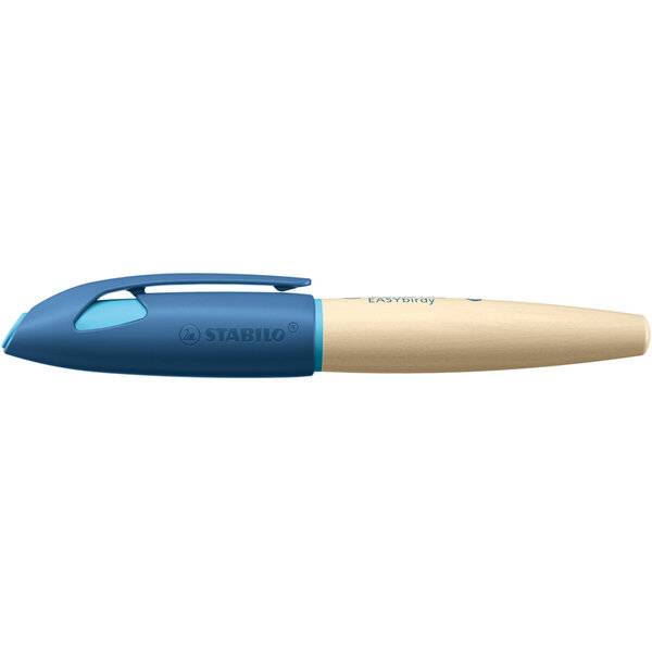 Blauer und beigefarbener STABILO EASYtway Stift in Seitenansicht auf weißem Hintergrund.
