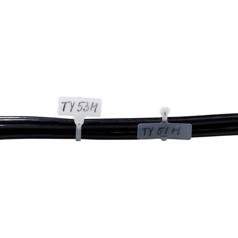 Schwarze Kabel mit zwei beschrifteten Kabelbindern gesichert, auf denen 