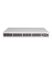 Vorderansicht eines Netzwerk-Ethernet-Schalters mit mehreren Anschlüssen auf weißem Hintergrund.