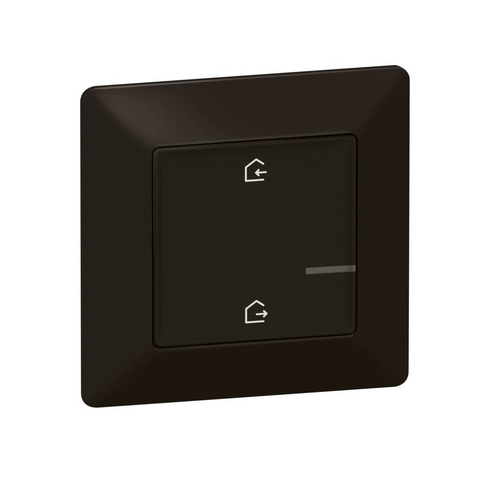 Ein schwarzer quadratischer Schalter an der Wand mit Symbolen, die die Funktionen 