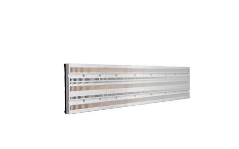 Eine rechteckige LED-Leuchte mit einem schlichten, minimalistischen Design, die mehrere Reihen kleiner LED-Lichter auf ihrer Oberfläche aufweist.