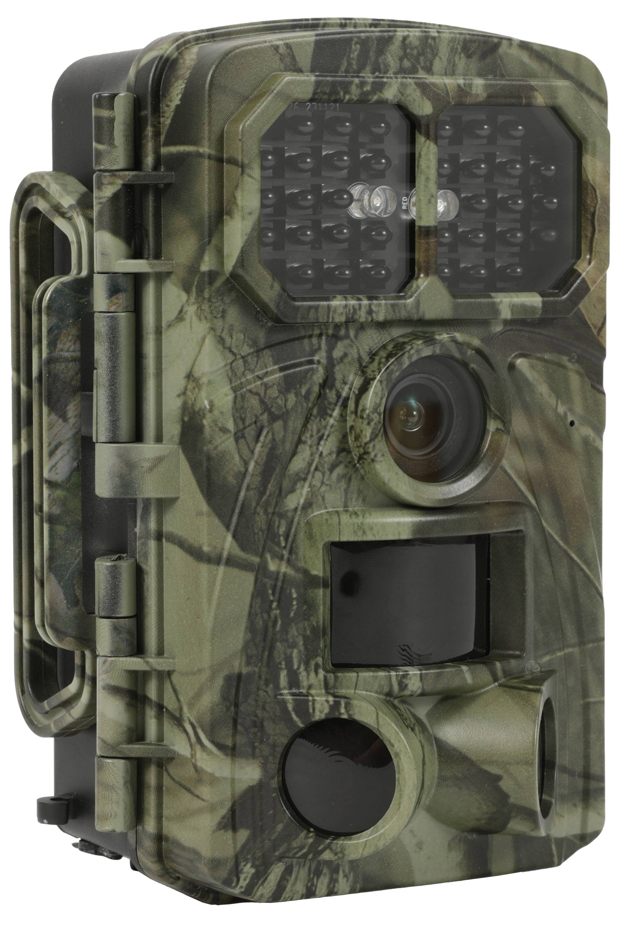 Eine getarnte Wildkamera mit Linse und Bewegungssensor, die sich in natürliche Umgebungen einfügen soll, um Wildtiere zu überwachen.