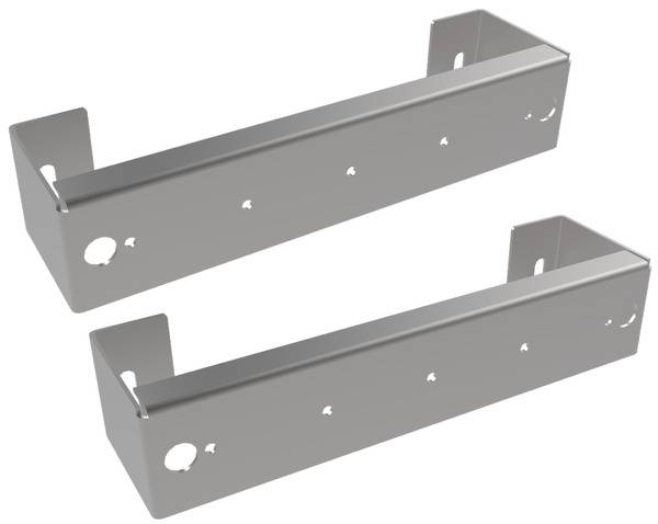 Zwei Metallmontageklammern, jede mit mehreren Schraubenlöchern, entwickelt zur Unterstützung von Regalen oder Strukturkomponenten.