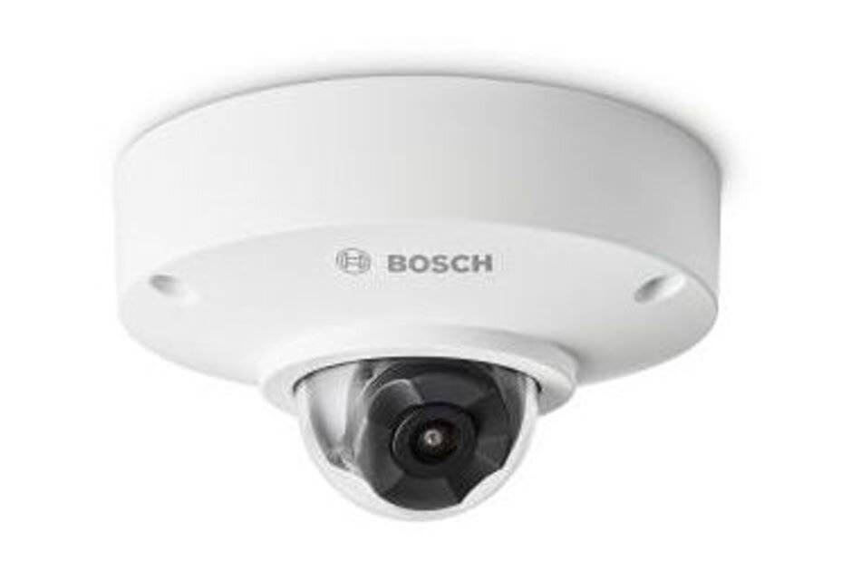 Bosch-Domensicherheitskamera, die an einer Decke montiert ist, vor weißem Hintergrund dargestellt.