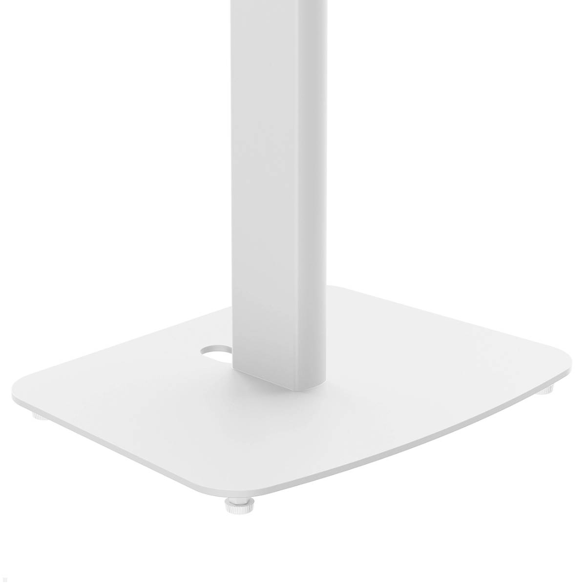 Weißer Metallständer mit rechteckiger Bodenplatte und zwei Befestigungslöchern in der Nähe des Pfahls. Geeignet zur Unterstützung von Bildschirmen oder Geräten.