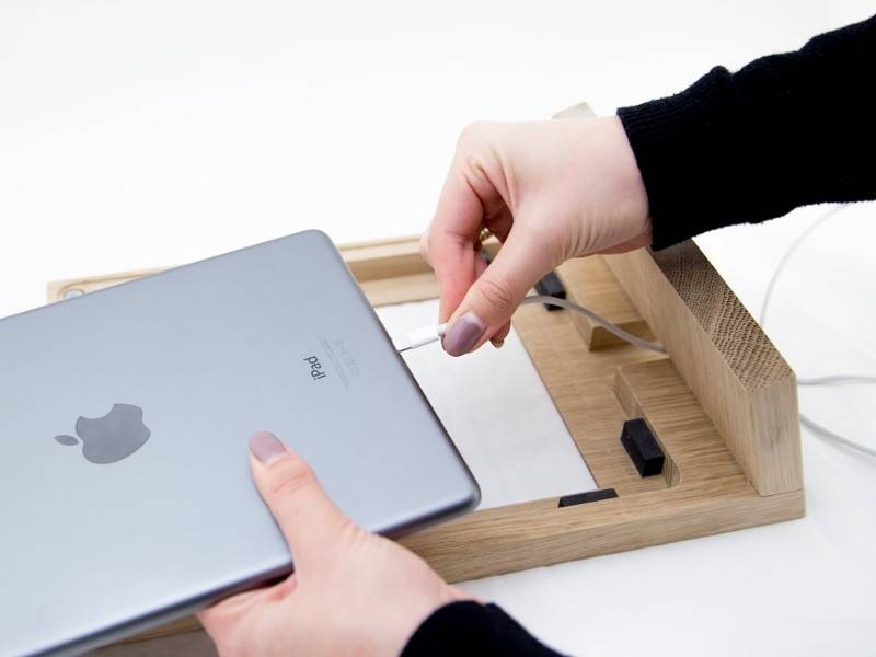 TabLines TTS030 iPad Ständer Tisch Apple Air 1, Eiche