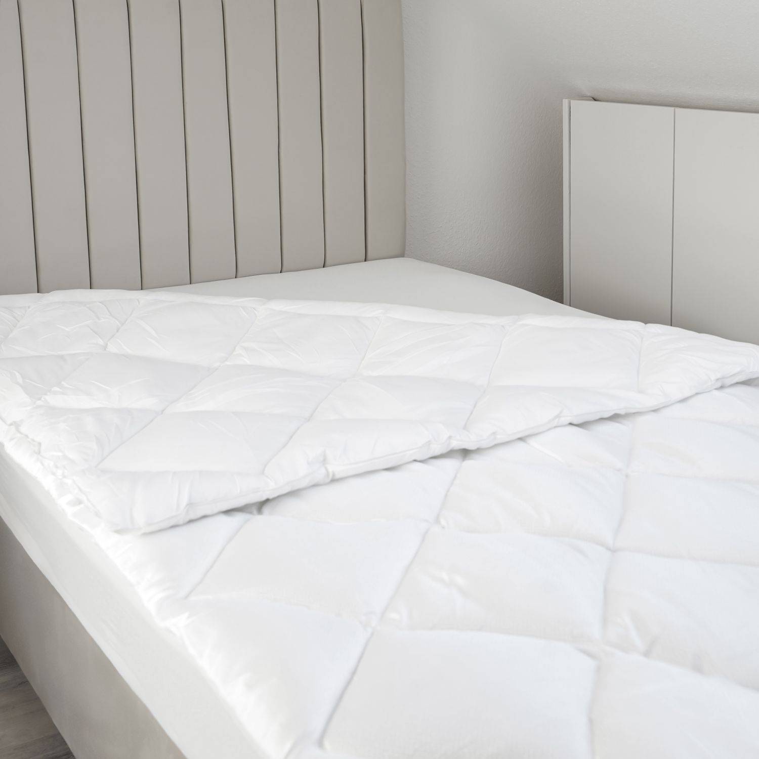 Premium Bettdecke 135x200cm Microfaser Steppdecke - Komfortables Schlafen zu jeder Jahreszeit