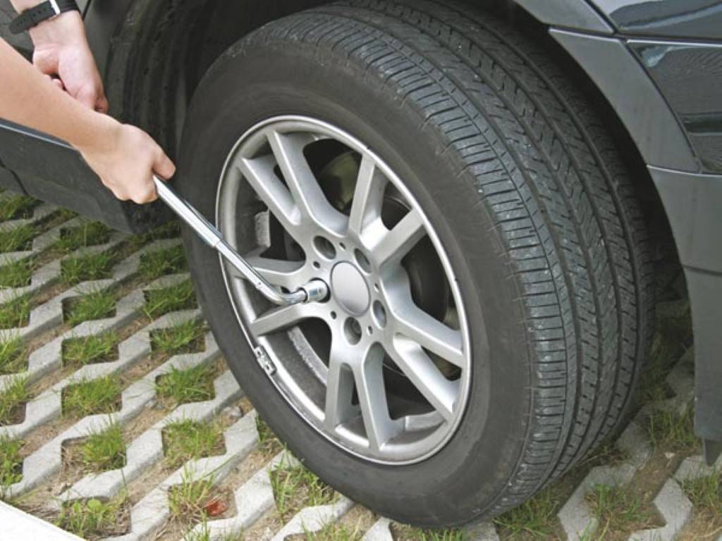 Radmutternschlüssel, Teleskopstab, rutschfester Griff, Steckschlüsselsatz 17/19 mm, Silber/Schwarz