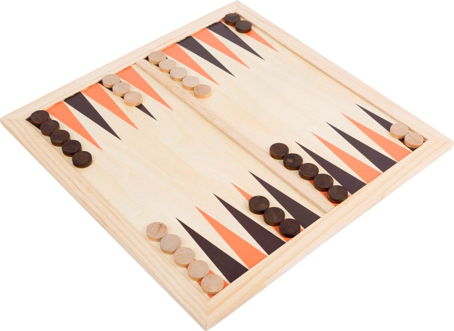 Hölzernes Backgammon-Brett mit schwarzen und beigen Spielsteinen, die auf den Feldern angeordnet sind, aufgeklappt auf weißem Hintergrund.