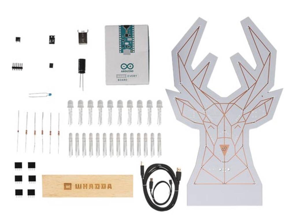 Löt- und Programmierbausatz, XL-Platine, Poly Rentier, mit Holzhalter