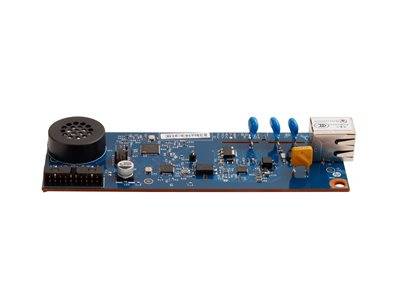 Eine blaue elektronische Leiterplatte mit verschiedenen Komponenten, einschließlich eines kleinen Lautsprechers, Widerständen und eines Netzwerkanschlusses, die zur Gerätevernetzung verwendet wird.