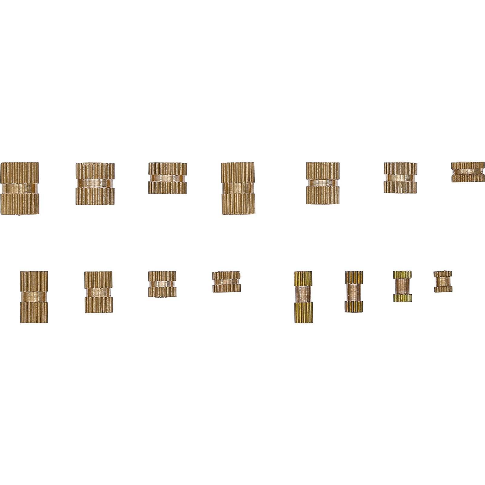 Präzisions-Zahnradsatz aus Messing, in Reihen mit unterschiedlichen Größen angeordnet, verschiedene Konfigurationen für mechanische Anwendungen präsentierend.