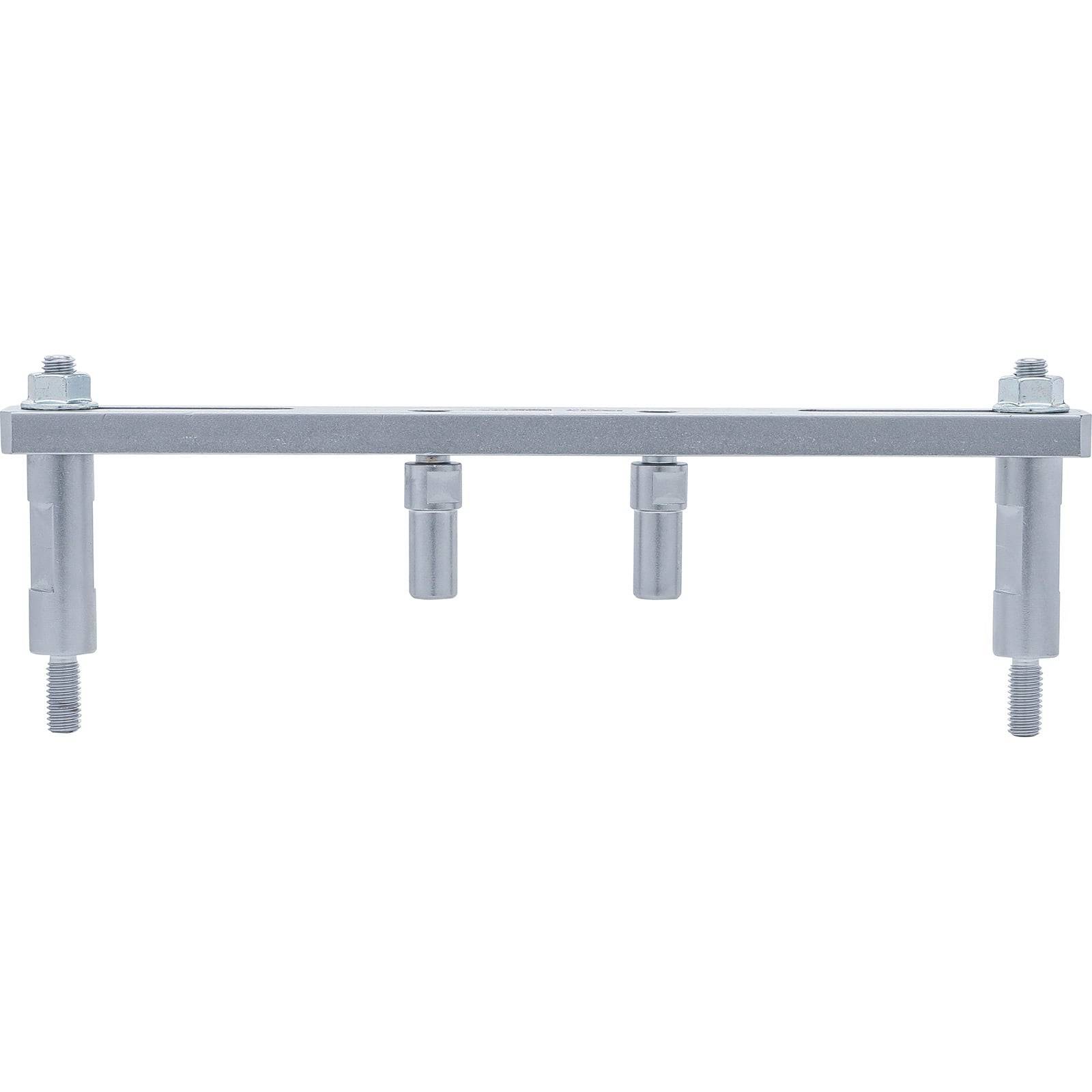 Metallhalterung mit drei vertikalen Bolzen und zwei Muttern auf jeder Seite, konzipiert für strukturelle oder mechanische Unterstützung.