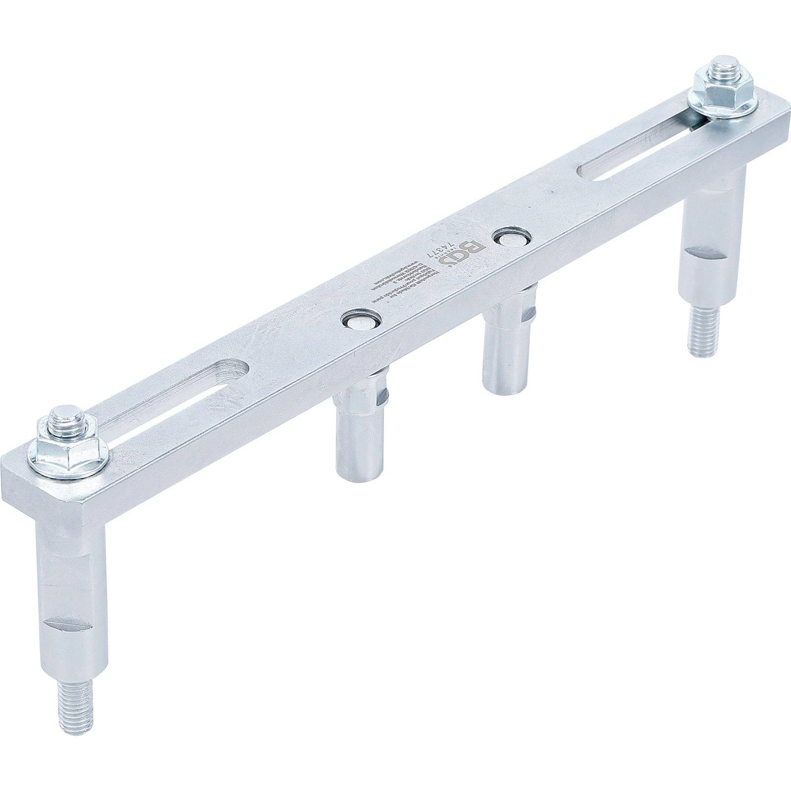 Ein Metallstab mit zwei Schraubenbolzen an jedem Ende und drei hervorstehenden Gewindestangen in der Mitte. Wird zum Sichern oder Ausrichten von Strukturen verwendet.