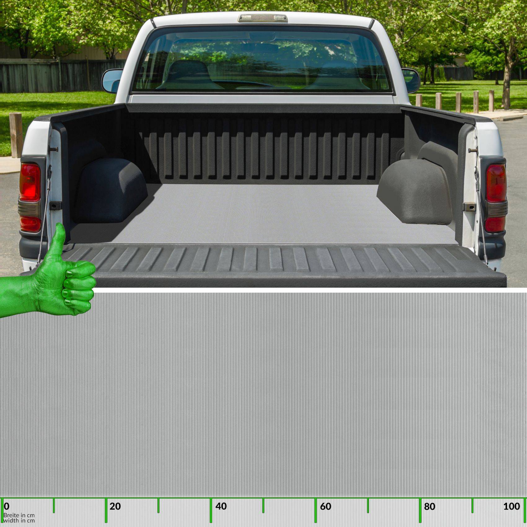 Offene Ladefläche eines Pickup-Trucks mit glatter grauer Auskleidung; ein grüner Daumen nach oben zeigt auf die untere linke Seite und deutet auf die Zustimmung zur Auskleidung hin.