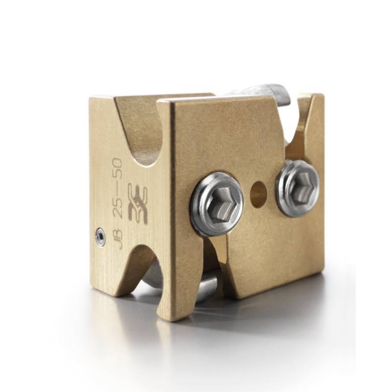 Eine metallische JB 25-50 Industriekomponente mit zwei großen Schrauben und einem gerillten Design, verwendet für mechanische oder technische Zwecke.
