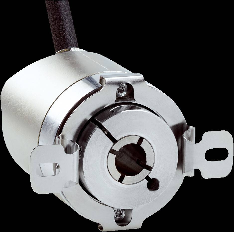 Silbernes metallisches zylindrisches mechanisches Bauteil mit zentraler Öffnung, Rillen und Befestigungskonsolen, möglicherweise Teil einer Maschine oder eines Sensors.