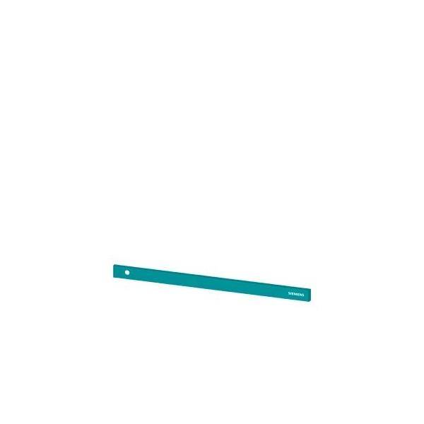 Ein tealblaues rechteckiges Siemens-Streifen mit einem kleinen runden Loch in der Nähe eines Endes, diagonal auf einem einfachen weißen Hintergrund dargestellt.