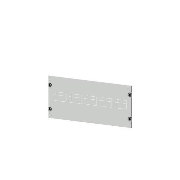 Graues rechteckiges Metallpanel mit fünf umrandeten fensterartigen Aussparungen und Eckenschrauben, dargestellt auf weißem Hintergrund.