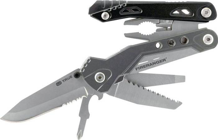 Ein Multitool mit verschiedenen Edelstahlkomponenten, ausgestattet mit Zangen, einer Sägeklinge und einem Messer. Das Werkzeug ist mit der Marke 'Fireranger' versehen.