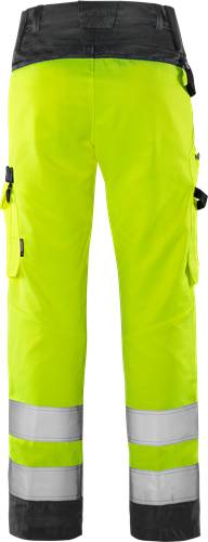 Leuchtend gelbe Hose mit Taschen und schwarzen Clips, von vorne gezeigt, höchstwahrscheinlich Arbeitskleidung oder Schutzkleidung.