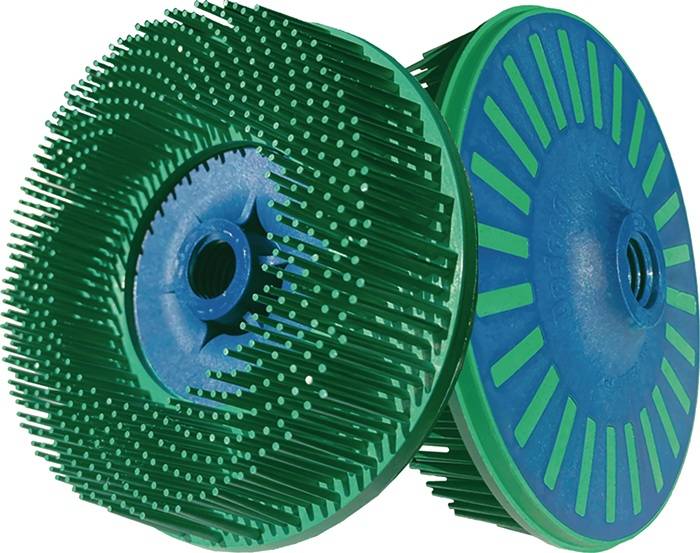 Grüne Schleifscheibe mit einer Stachel-Oberfläche, entwickelt für industrielle Reinigung und Oberflächenvorbereitung.