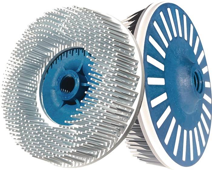 Zwei runde, metallische Kühlkörper mit radialen Kühlrippen, die zur Kühlung von elektronischen Komponenten entwickelt wurden.