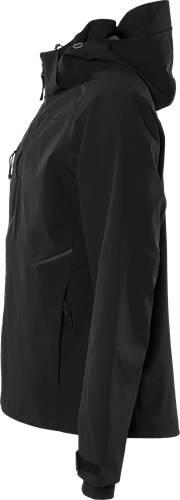 Eine schwarze Jacke mit einem teilweise sichtbaren Reißverschluss und einer Tasche an der Seite.
