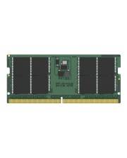 Grünes Computerspeicher-RAM-Modul mit schwarzen Chips auf einer Leiterplatte und goldener Steckerleiste.