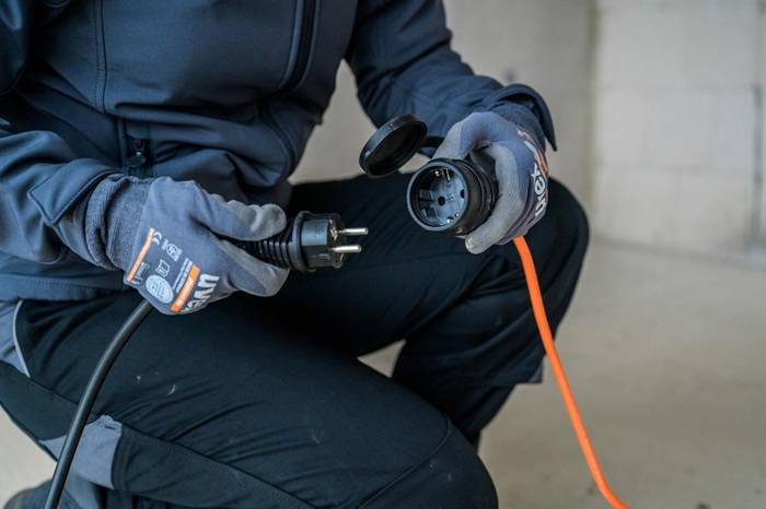 Verlängerungskabel BREMAXX AT-N05V3V3-F 3G1,5 L.10m IP44 orange BRENNENSTUHL