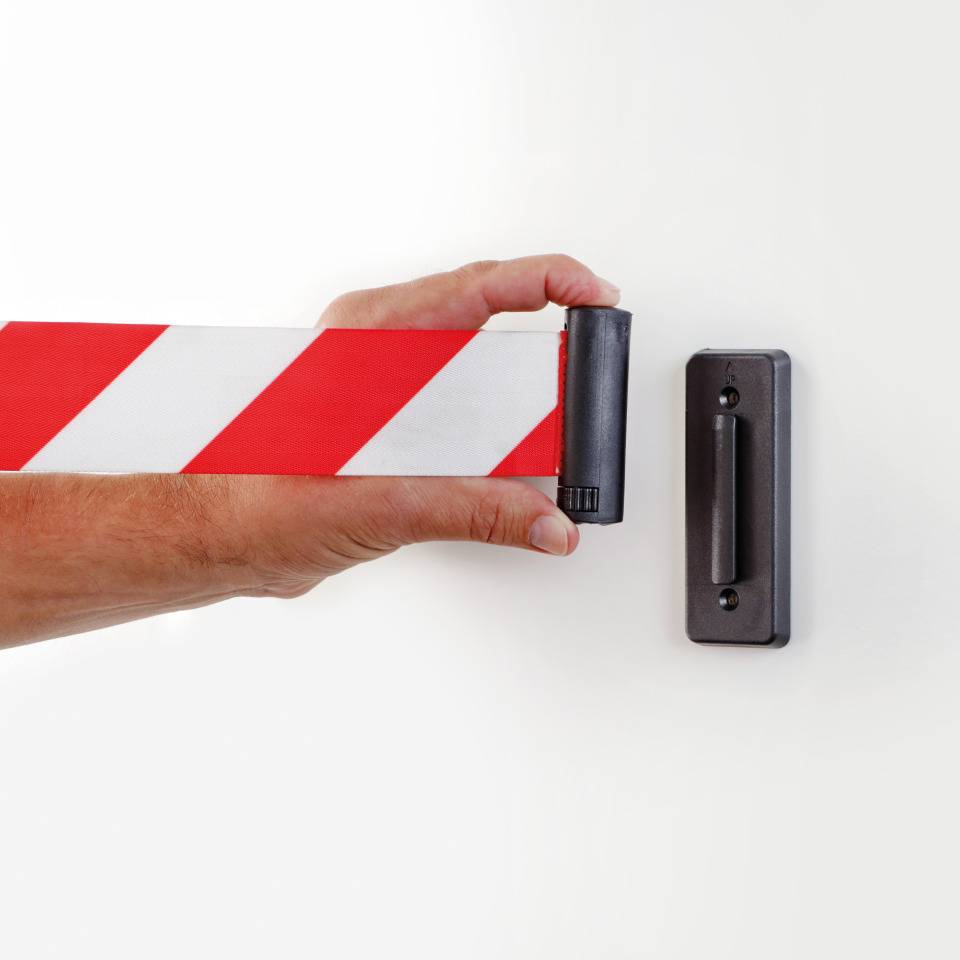 K.57 Wandclip, für Gurtendstücke, magnetisch, schwarz, Kunststoff