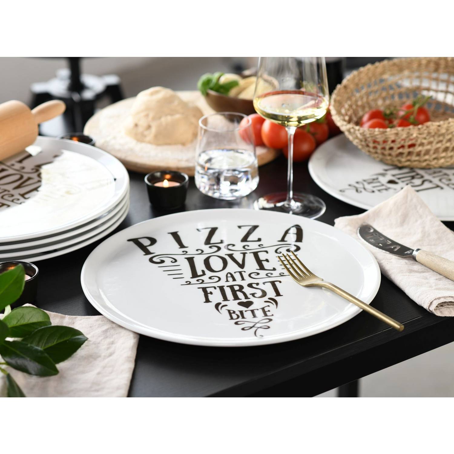 CreaTable 21569 Europa IN LOVE Pizzateller Porzellan Ø 33 cm, weiß/schwarz, 6-teilig (1 Set)