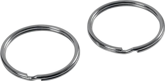 Zwei silberne Metallringe überlappen sich teilweise auf einem weißen Hintergrund.