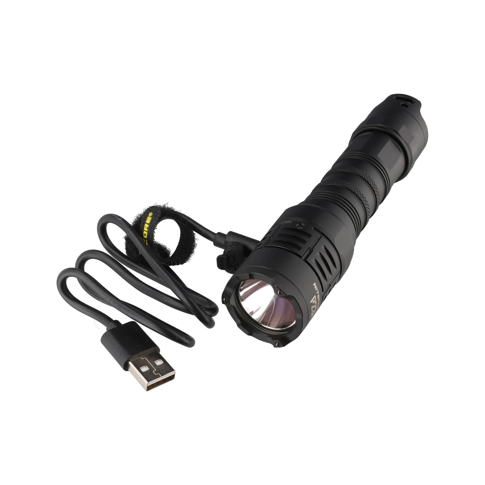 Schwarze tragbare LED-Taschenlampe mit USB-Ladekabel auf weißem Hintergrund.