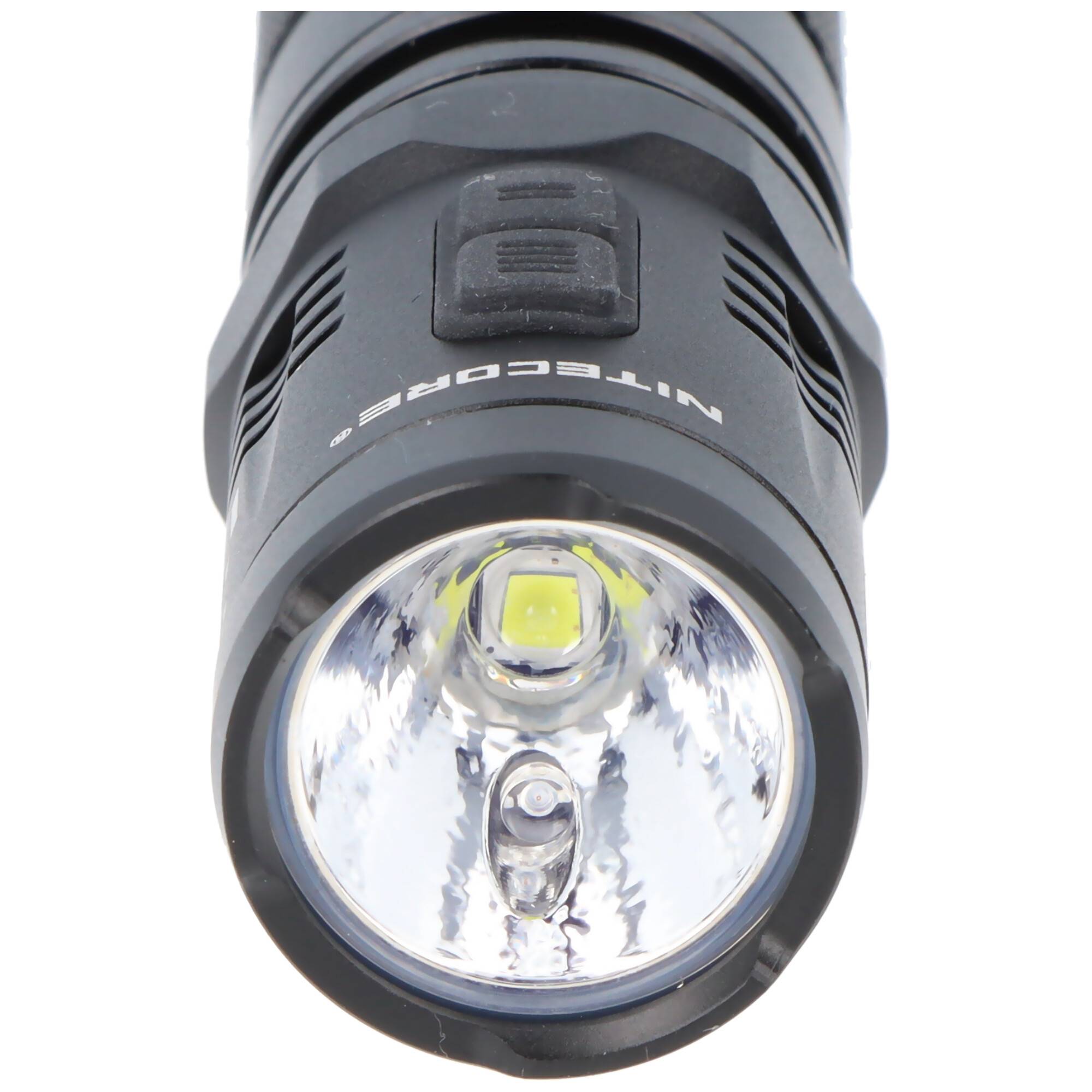 Nitecore MT10C LED-Taschenlampe mit bis zu 920 Lumen, Multitask Taschenlampe, mit zwei Side-Switches und Rotlicht-Mode