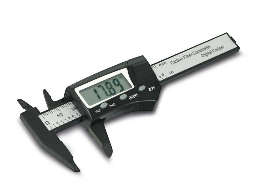 Digitale Schieblehre zeigt eine Messung von 17,89 Millimetern auf einem Bildschirm an, wird für präzise Längenmessungen verwendet.