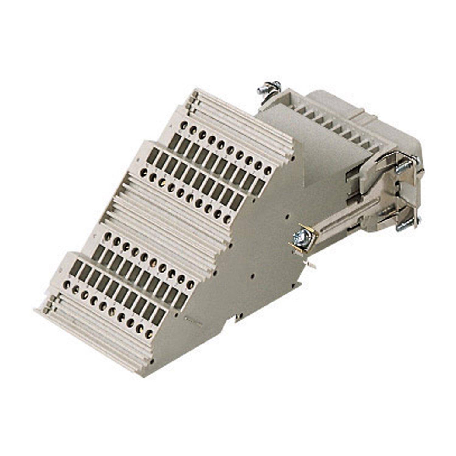 Ein beiger elektrischer Klemmblock mit mehreren Anschlussleisten, konzipiert zur Organisation und Sicherung komplexer Verdrahtungssysteme.