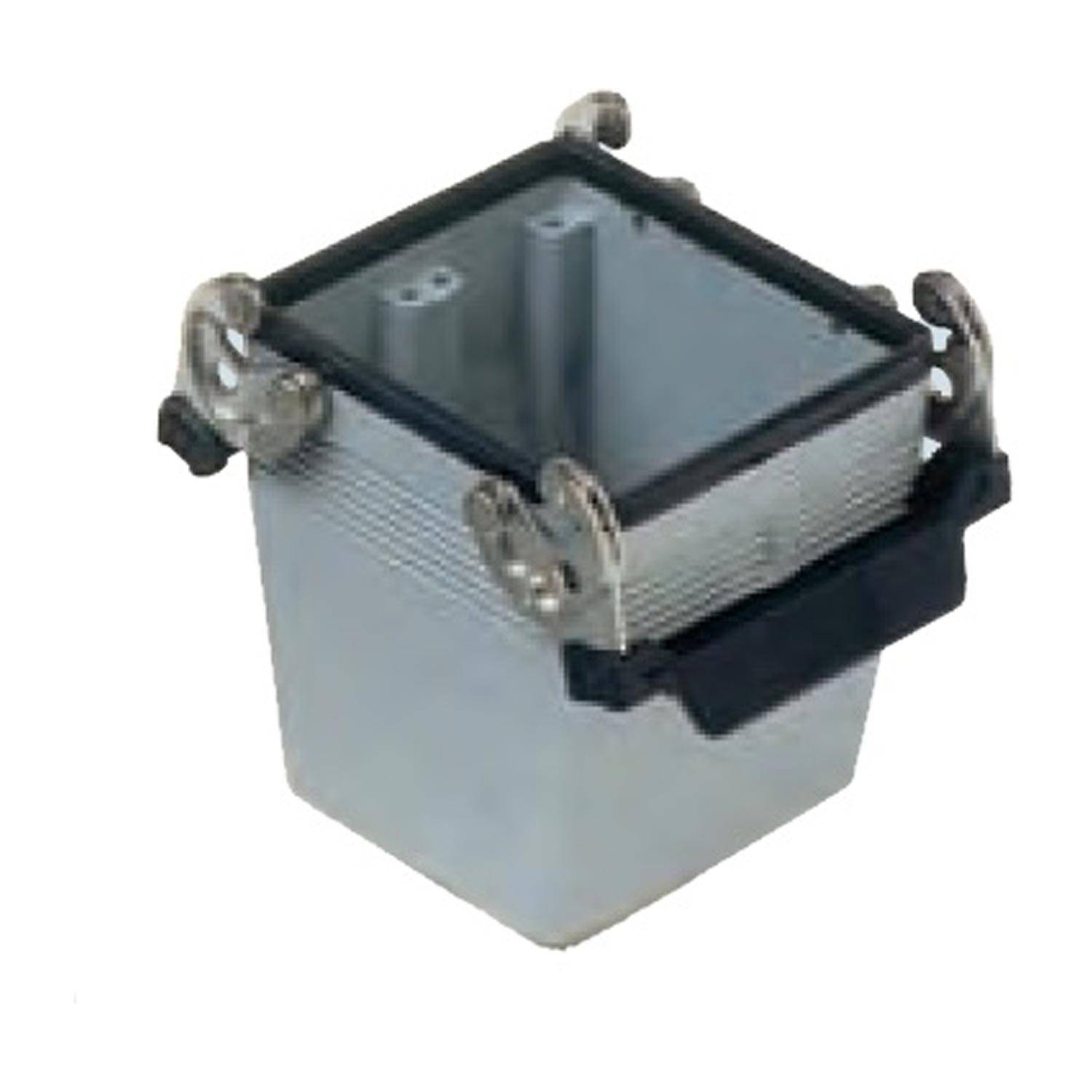 Eine Metallpostfachbox mit schwarzem Griff und seitlichen Verschlüssen, wahrscheinlich für den sicheren Transport oder die Lagerung von Postegegenständen verwendet.