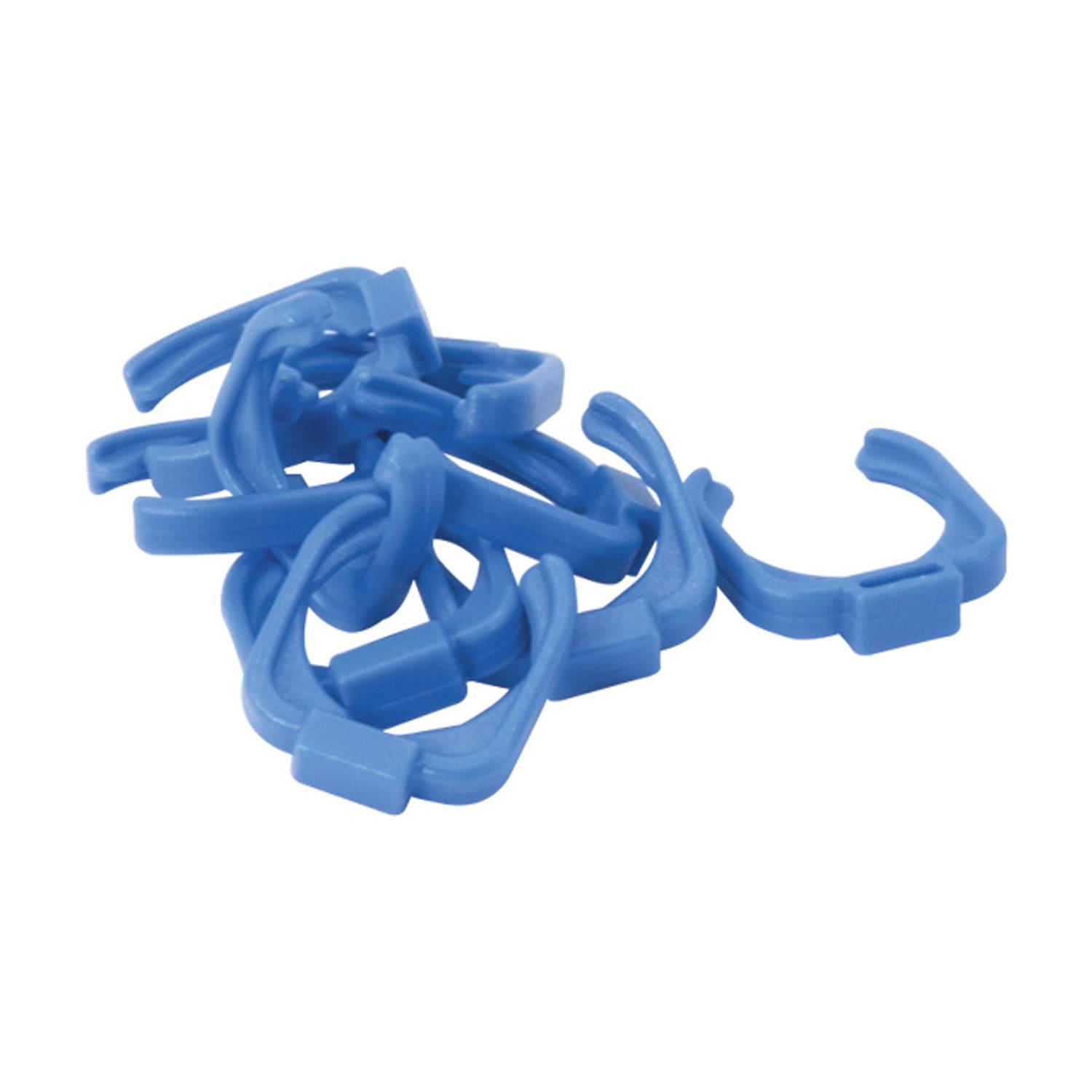 Ein Stapel blauer Kunststoffklammern zum Sichern von verpackten Gegenständen.